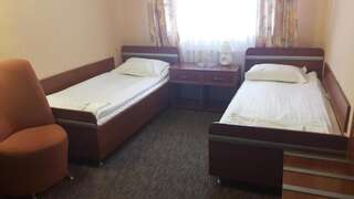 Отель Изумруд Ужгород Стандартный двухместный номер с 2 отдельными кроватями-6